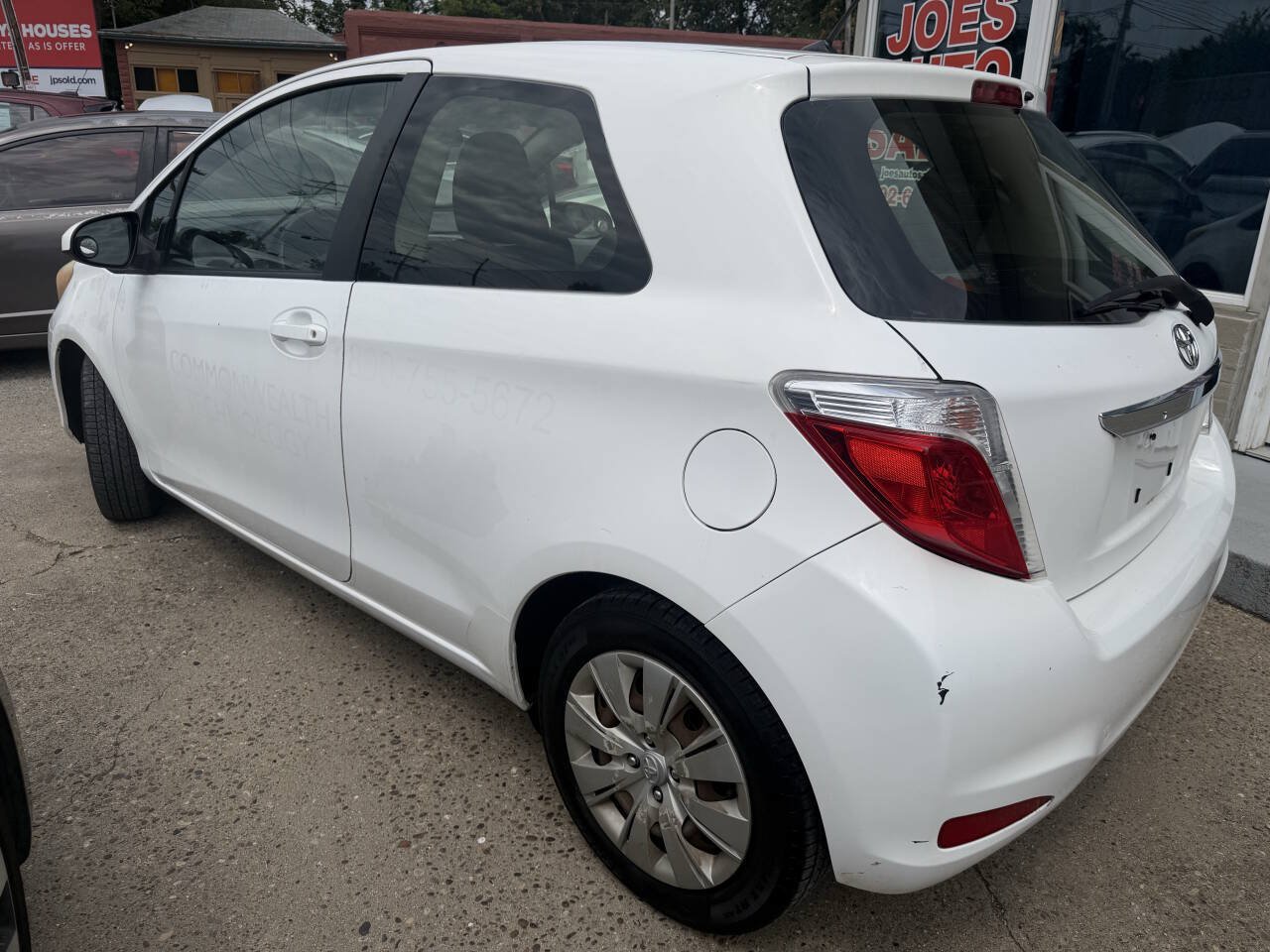Used 2012 Toyota Yaris L FWD image 3