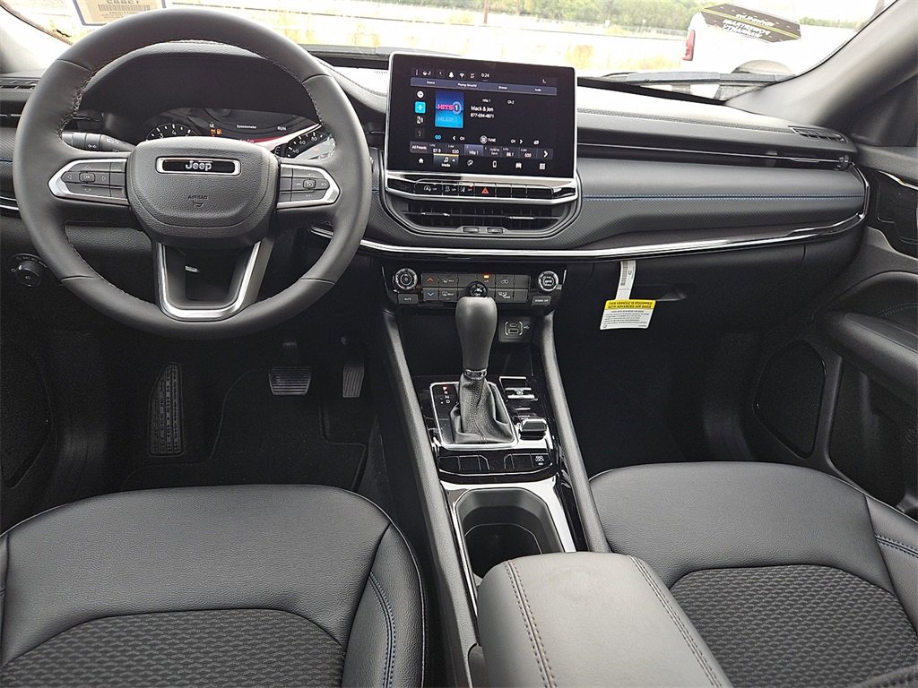 New 2026 Jeep Compass Latitude image 12