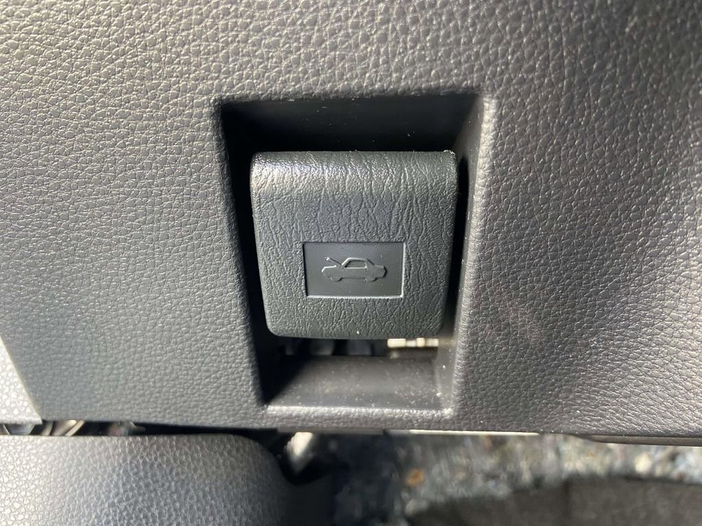 Used 2024 Toyota Corolla Cross L FWD image 29