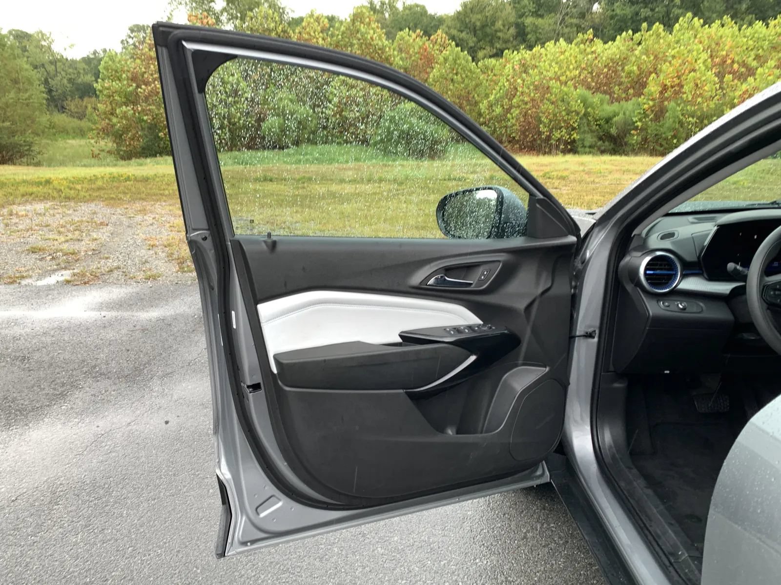 Used 2025 Chevrolet Trax LT FWD image 25
