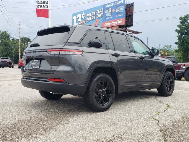 Used 2024 Jeep Grand Cherokee Altitude AWD/4WD image 3