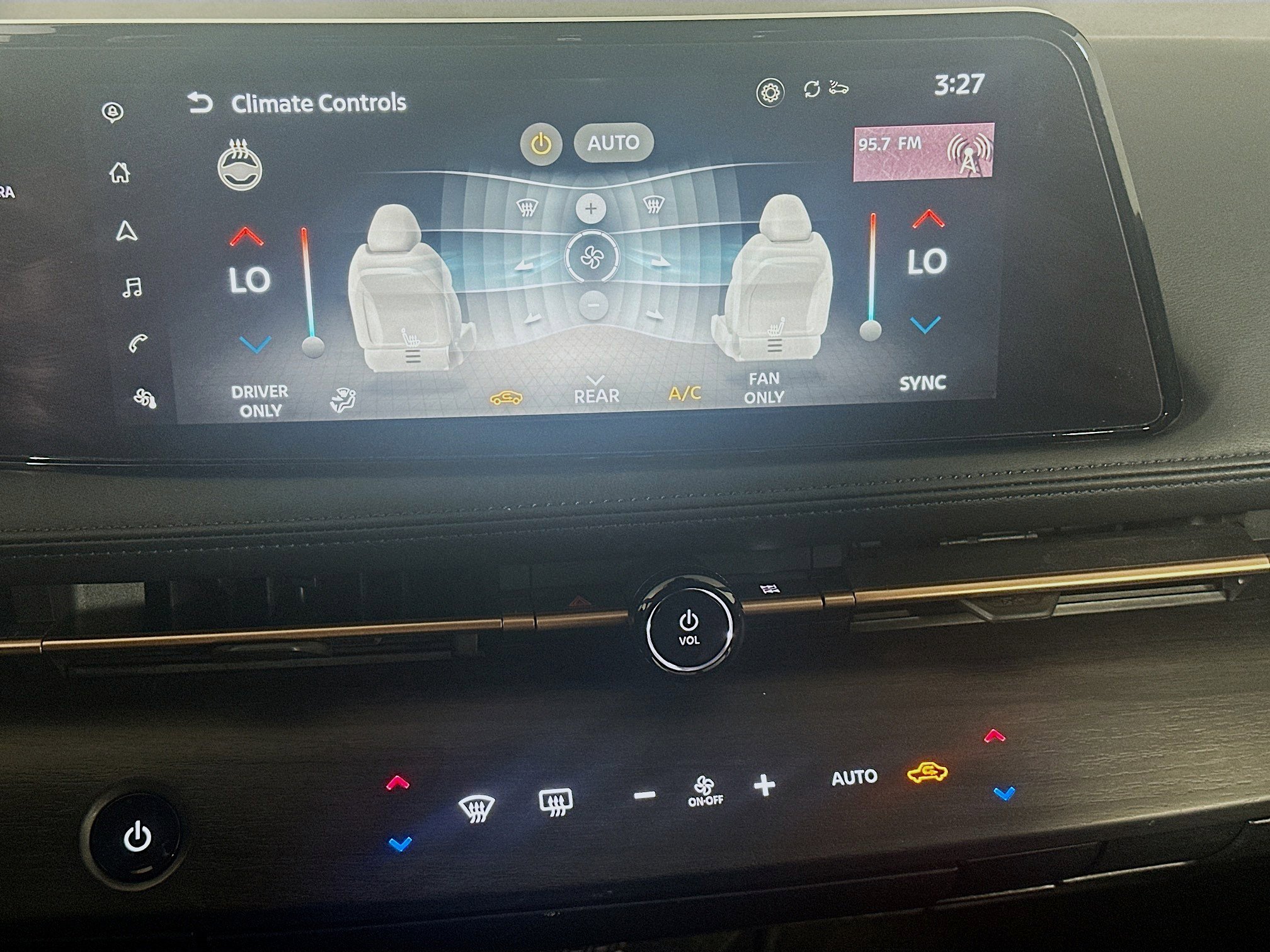 Used 2023 Nissan Ariya FWD image 24