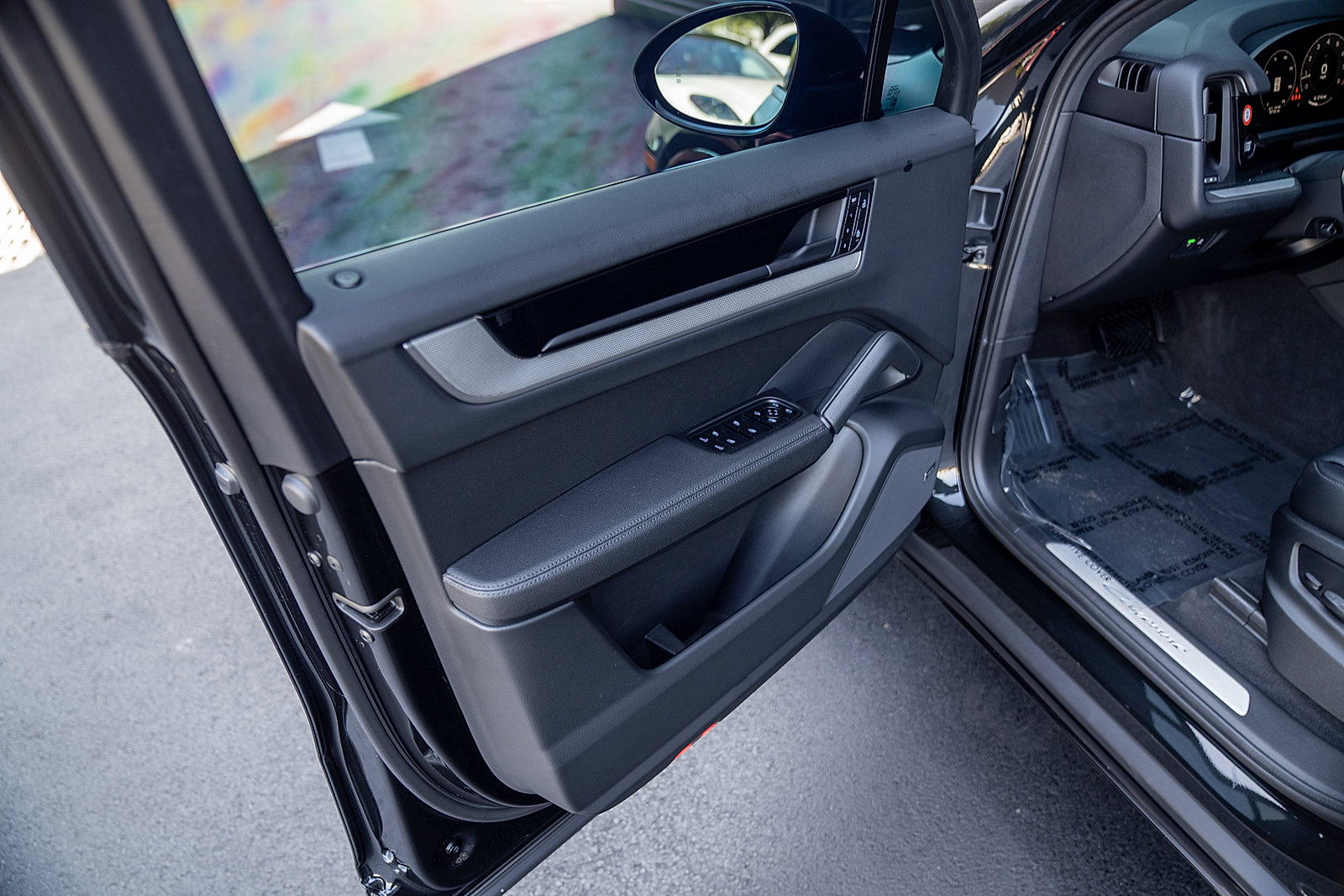 Certified 2025 Porsche Cayenne AWD/4WD image 16