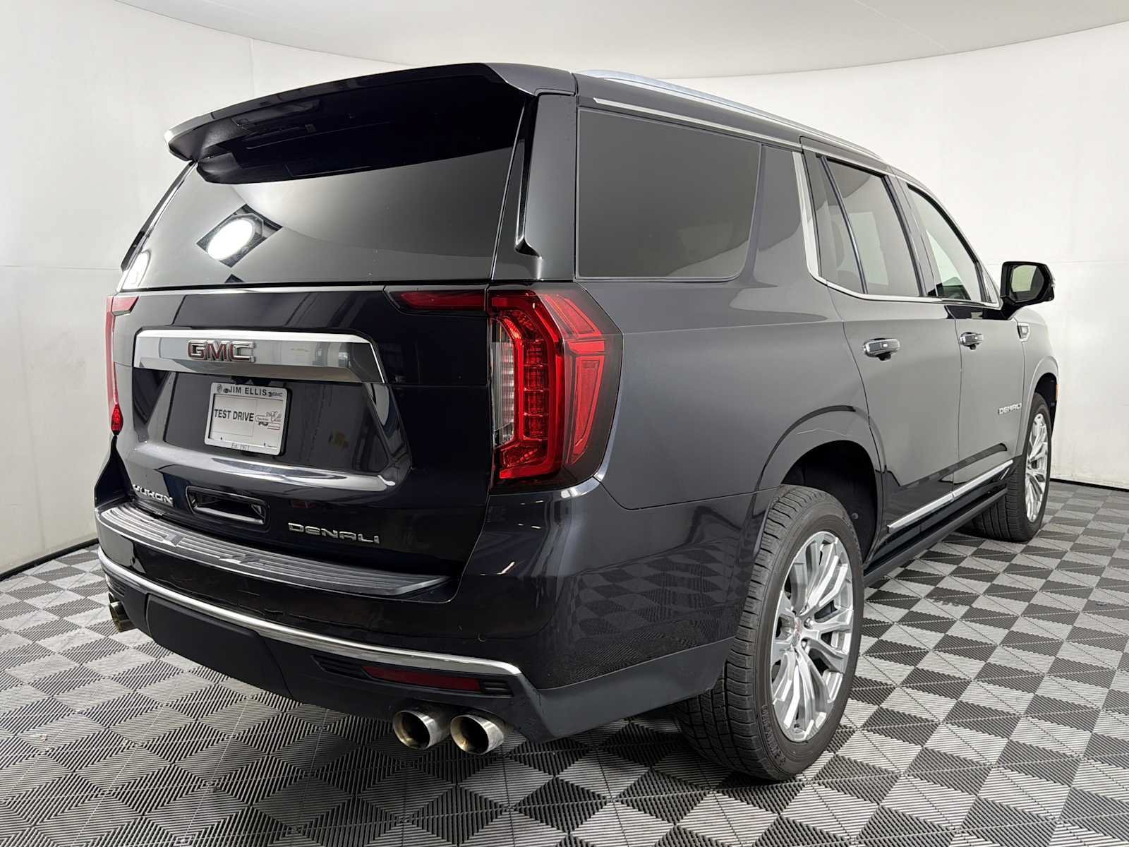 Used 2023 GMC Yukon Denali AWD/4WD image 6
