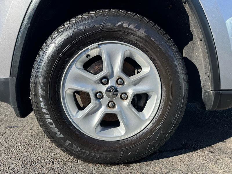 Used 2016 Jeep Grand Cherokee Laredo w/ Quick Order Package 23E image 24