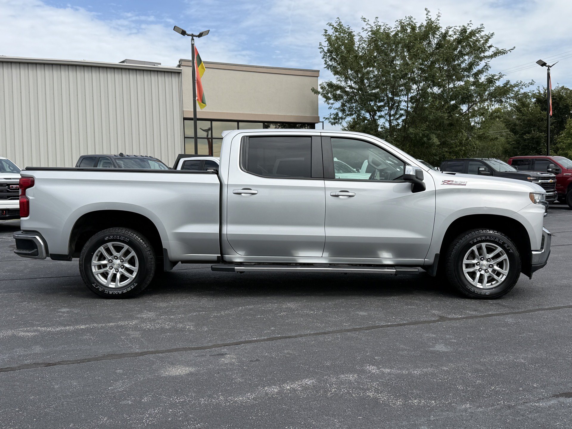 Used 2021 Chevrolet Silverado 1500 LT w/ Z71 Off-Road Package AWD/4WD image 9
