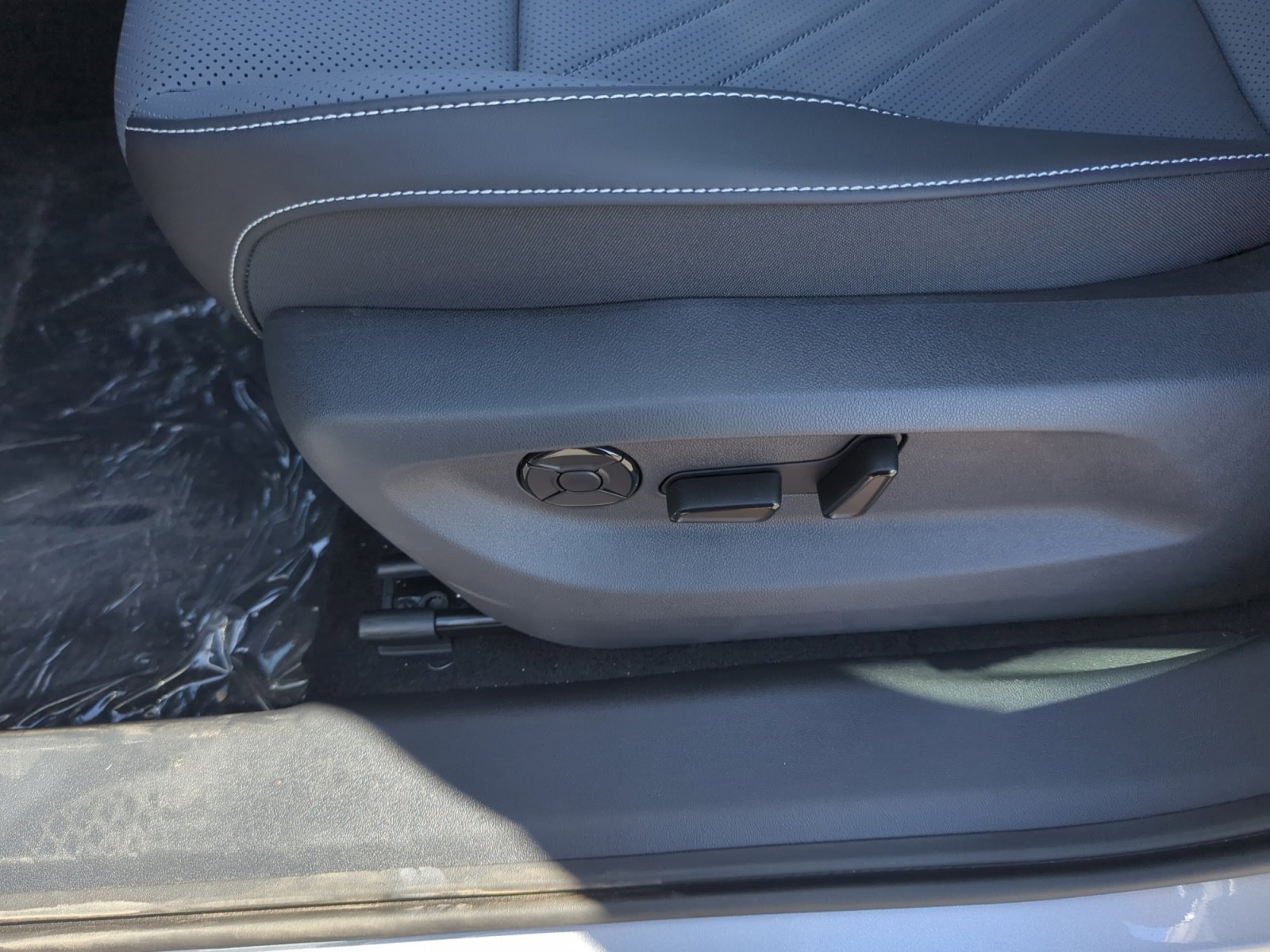 New 2025 Volkswagen Tiguan SE image 14