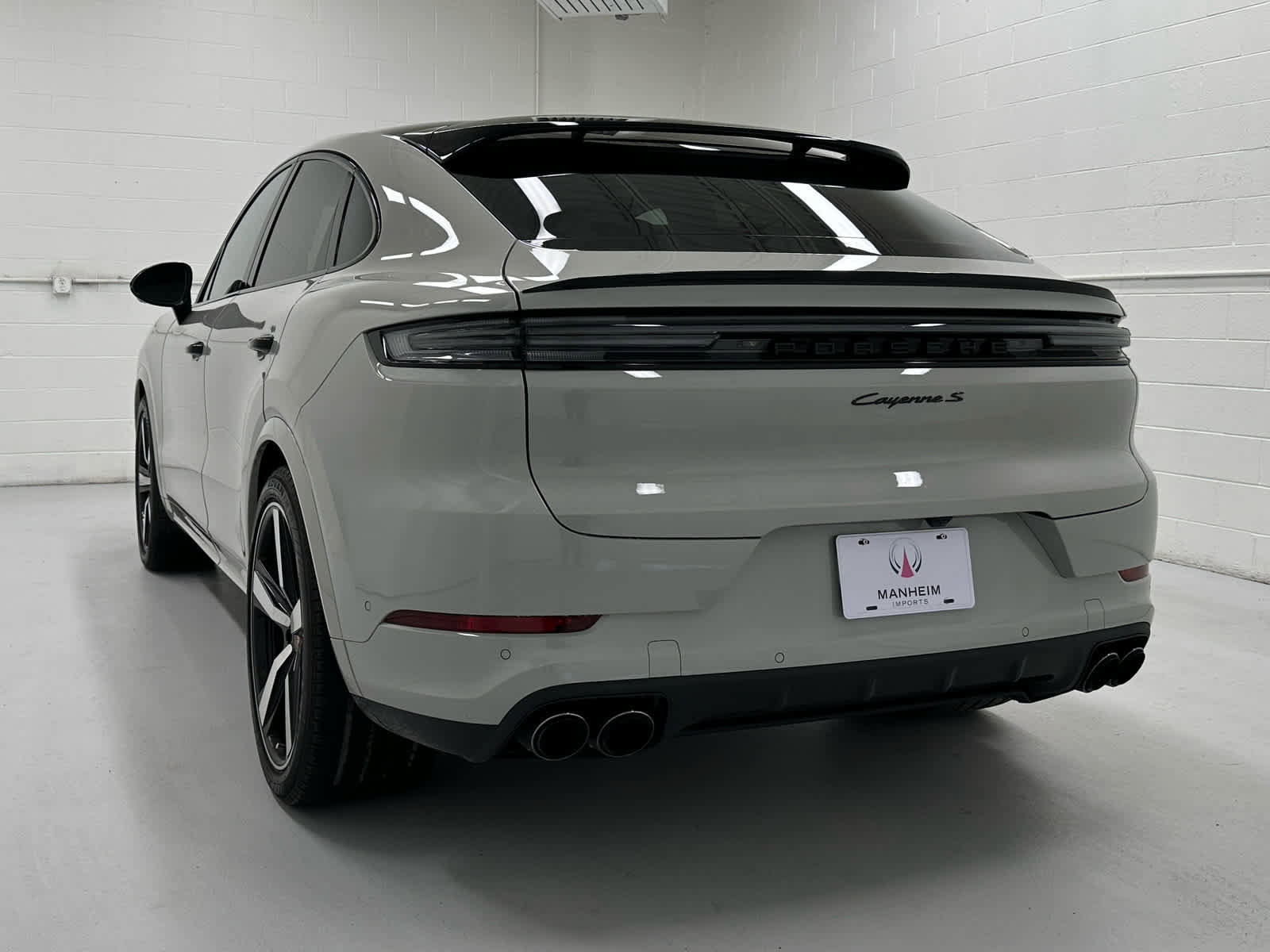 Used 2024 Porsche Cayenne S image 8