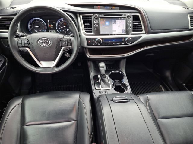Used 2019 Toyota Highlander XLE AWD/4WD image 23