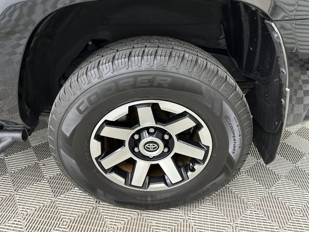 Used 2018 Toyota 4Runner TRD Off-Road Premium AWD/4WD image 20