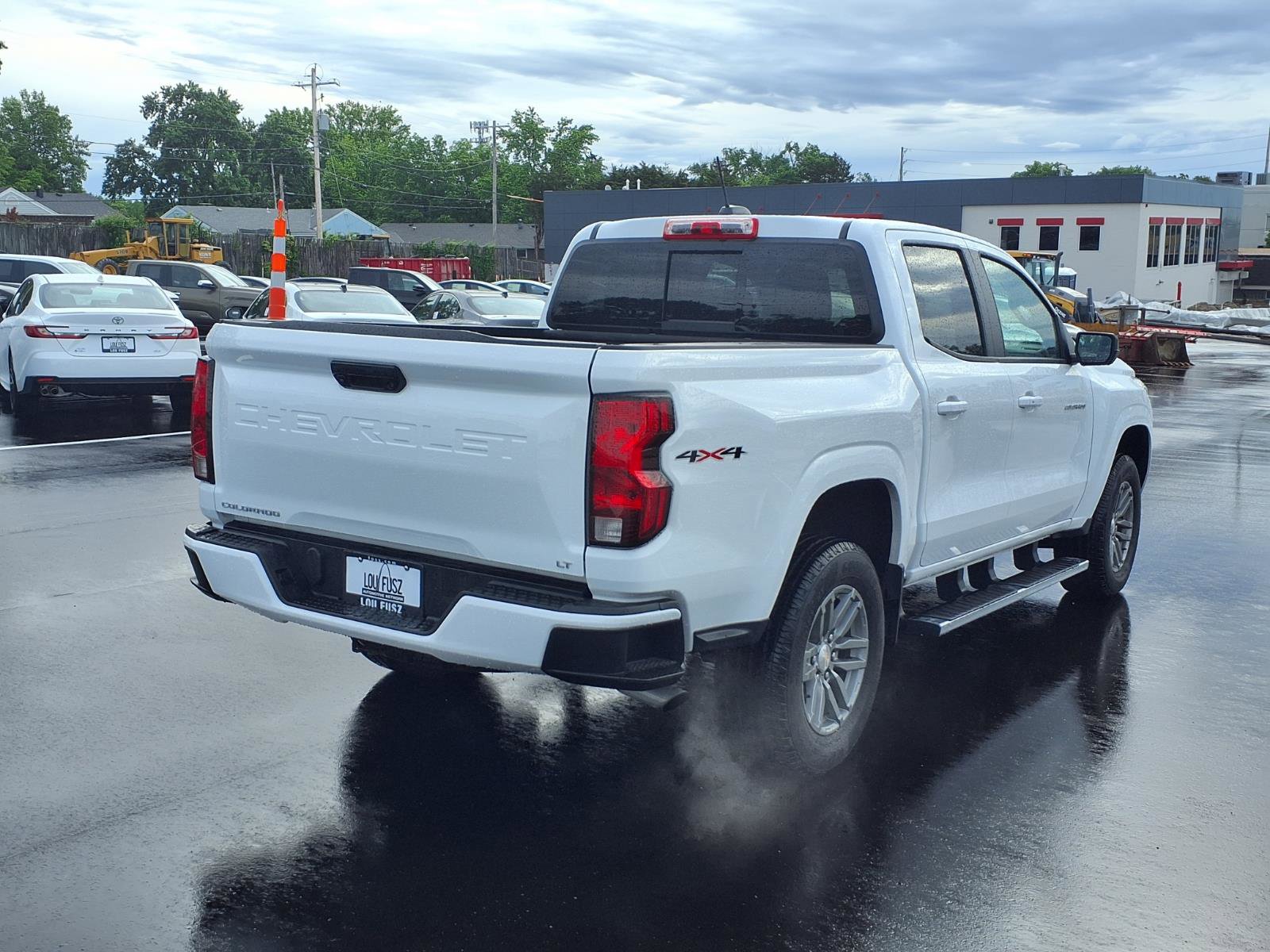 Used 2023 Chevrolet Colorado LT w/ LT Convenience Package II AWD/4WD image 4