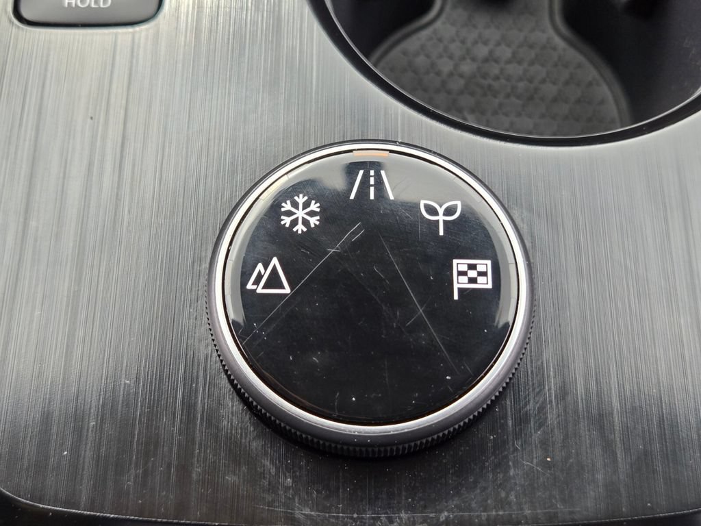 Used 2025 Nissan Rogue SV AWD/4WD image 25