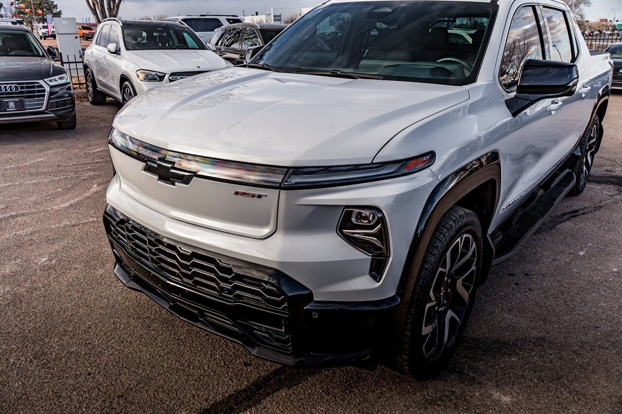 Used 2024 Chevrolet Silverado EV RST image 9