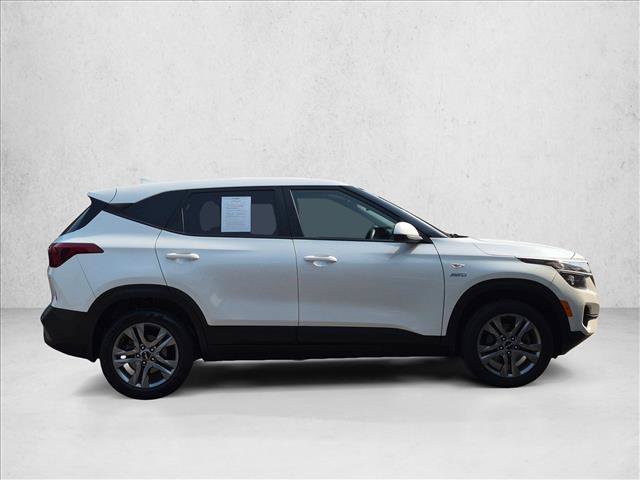 Used 2023 Kia Seltos LX AWD/4WD image 4