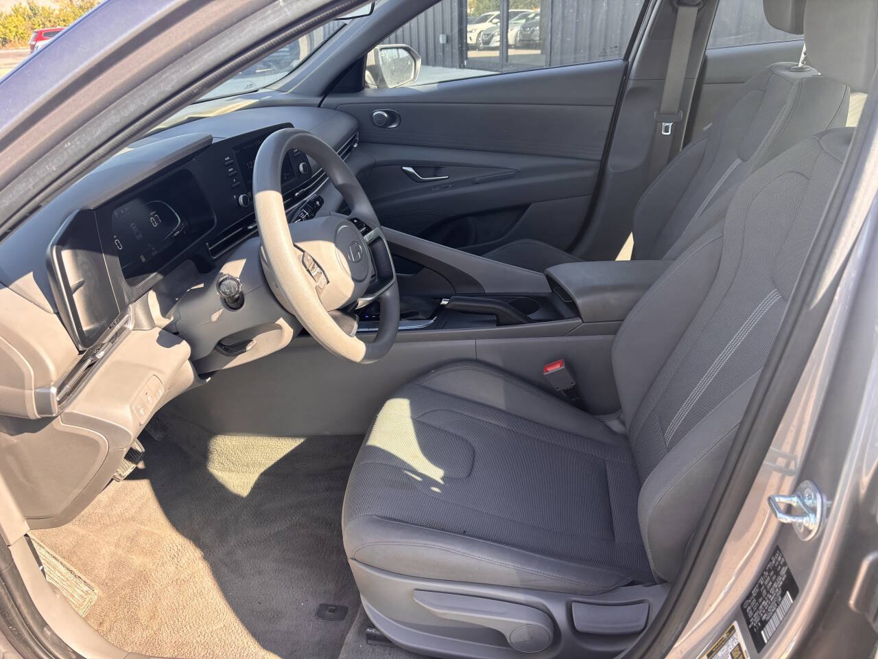 Used 2025 Hyundai Elantra SE FWD image 13