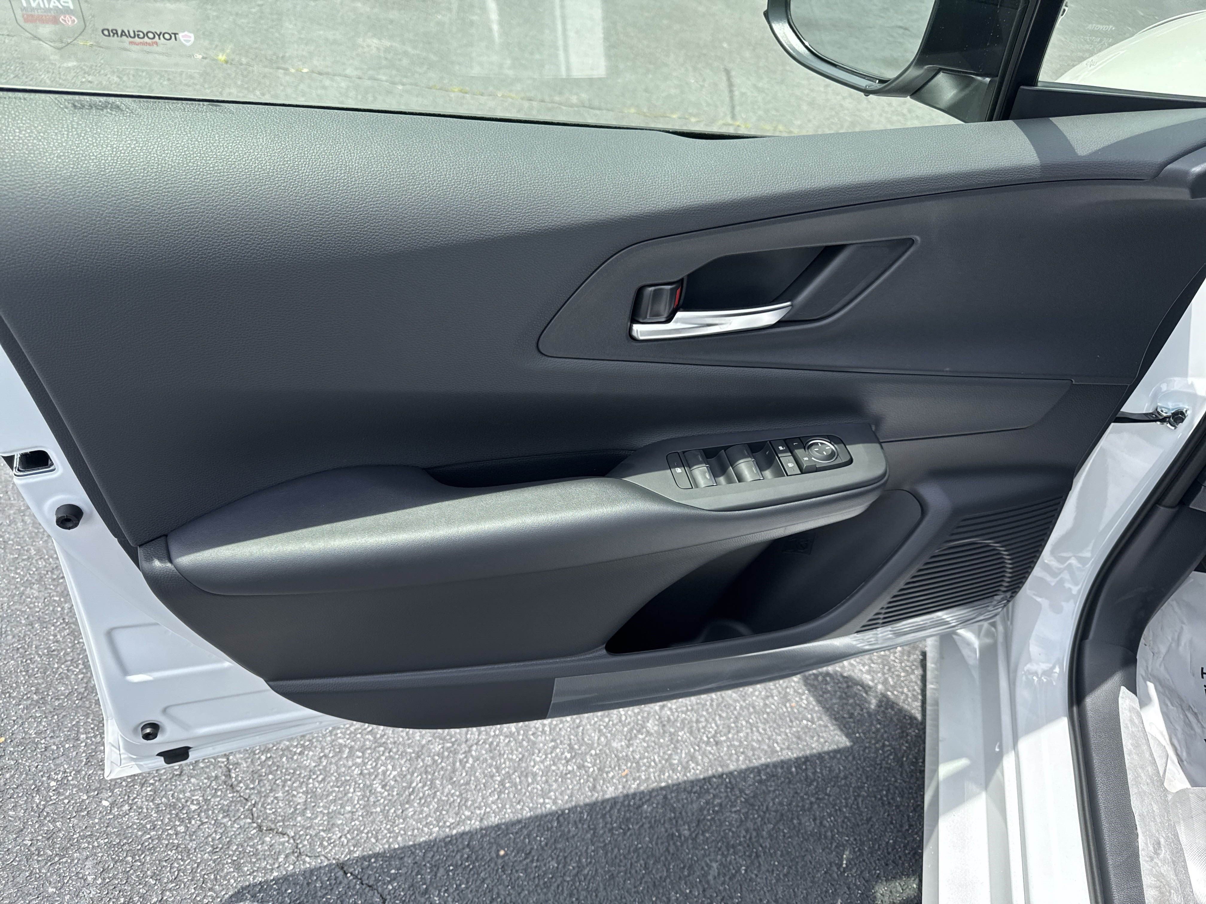 New 2025 Toyota Prius Plug-In Hybrid FWD image 23