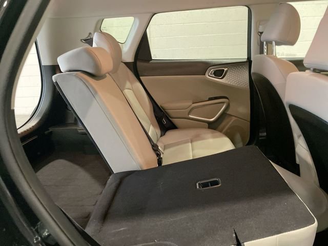 Used 2025 Kia Soul LX w/ LX Technology Package FWD image 15