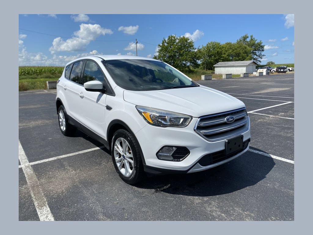 Used 2019 Ford Escape SE FWD image 1