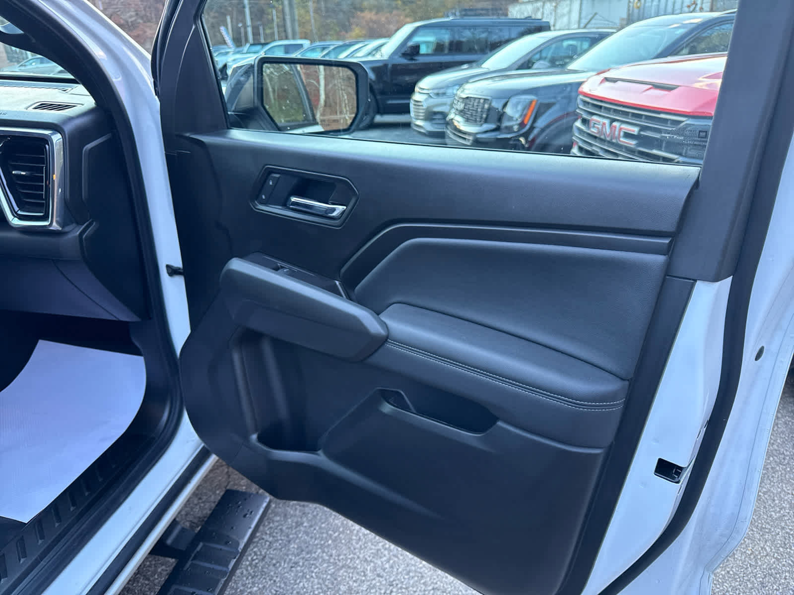 Used 2025 GMC Canyon Elevation w/ Convenience Package image 26