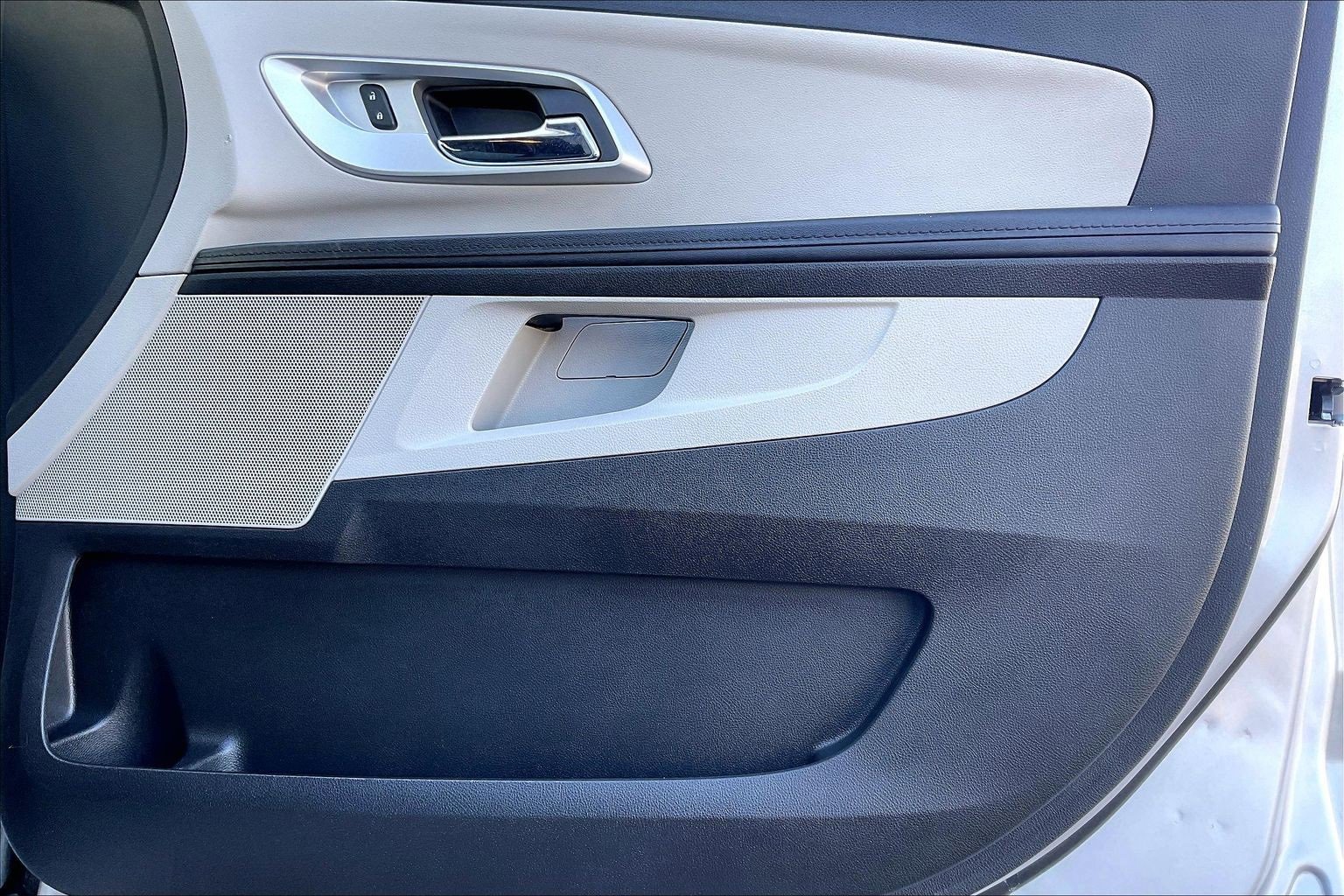 Used 2017 Chevrolet Equinox LT w/ Driver Confidence Package II image 20