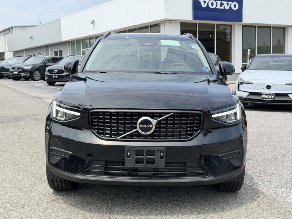 New 2026 Volvo XC40 B4 Core w/ Protection Package FWD image 23