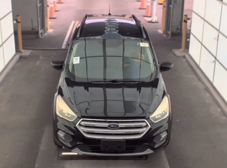 Used 2018 Ford Escape SE FWD image 3