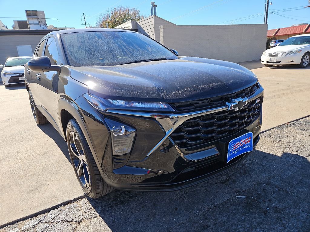 Used 2025 Chevrolet Trax RS w/ Driver Confidence Package image 2