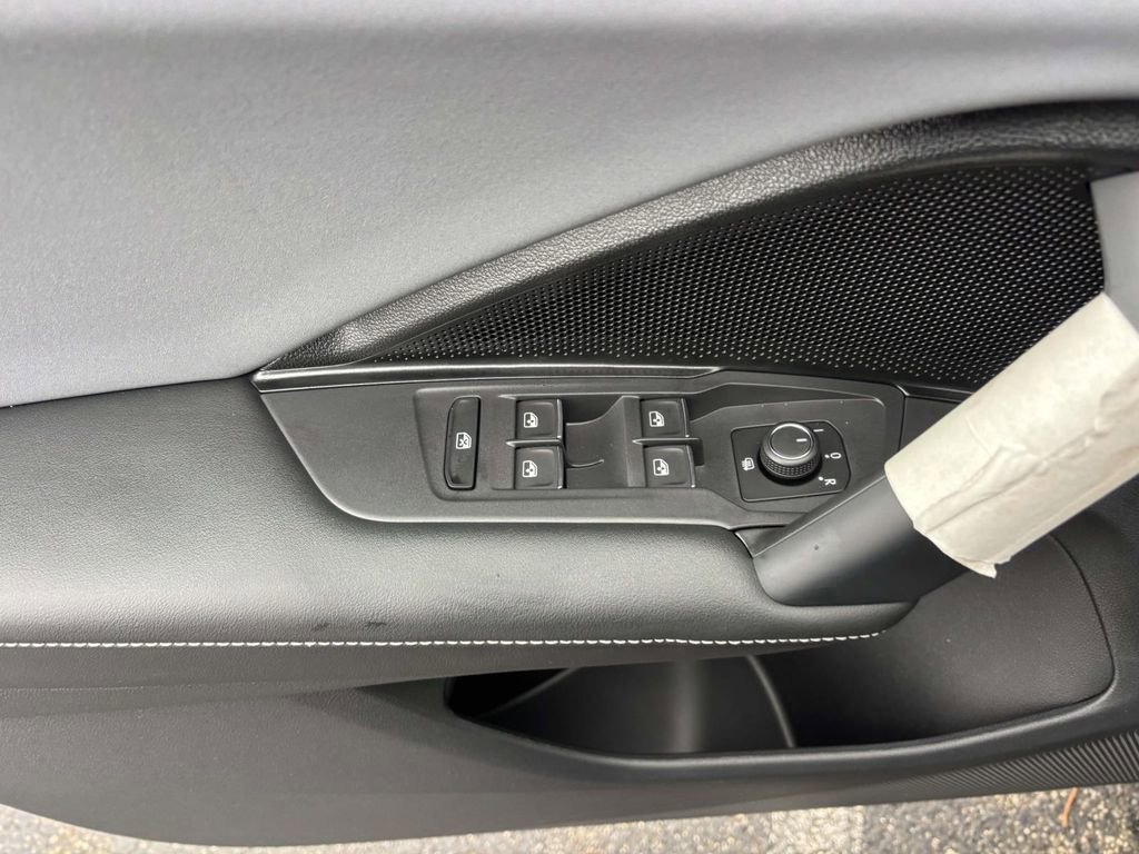 New 2026 Volkswagen Tiguan SE image 13