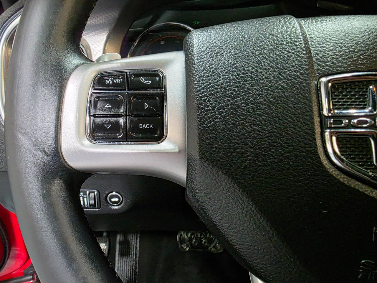 Used 2014 Dodge Charger SXT image 28