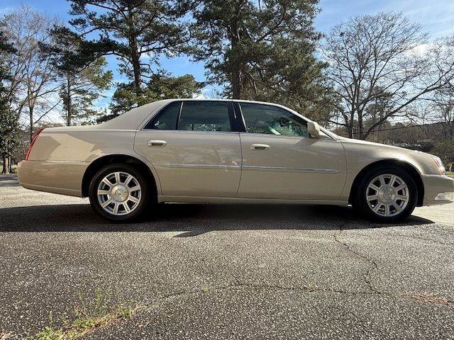 Used 2011 Cadillac DTS FWD image 17