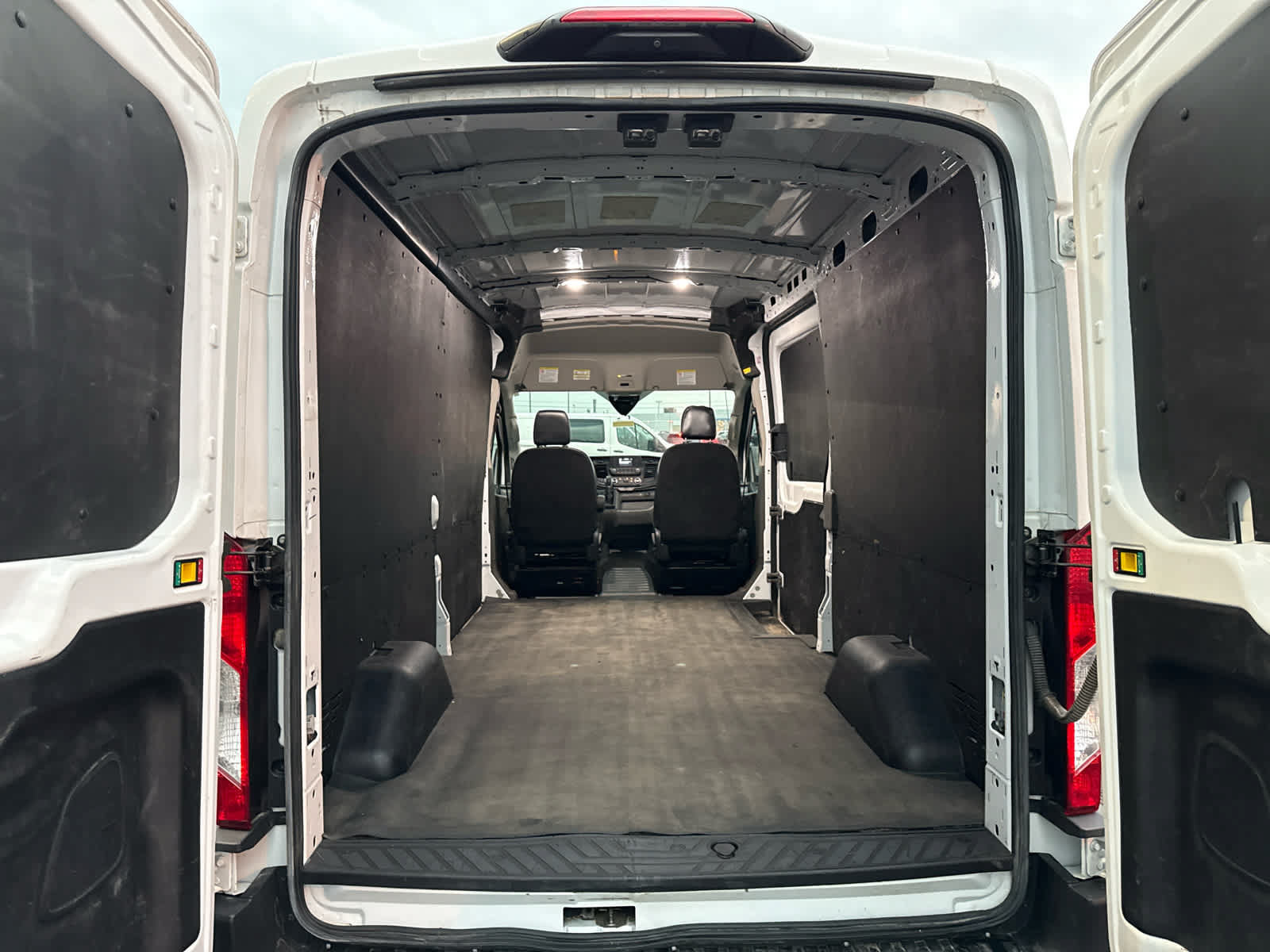 Used 2023 Ford Transit 250 Medium Roof w/ Load Area Protection Package RWD image 19