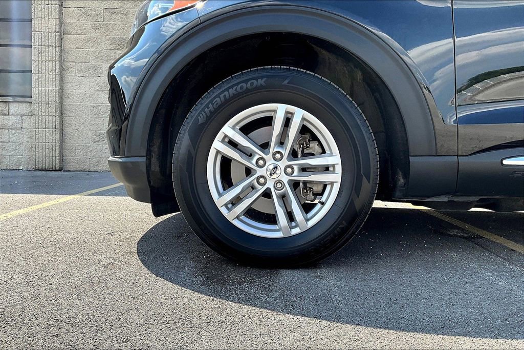 Certified 2023 Ford Explorer XLT w/ Class IV Trailer Tow Package image 9