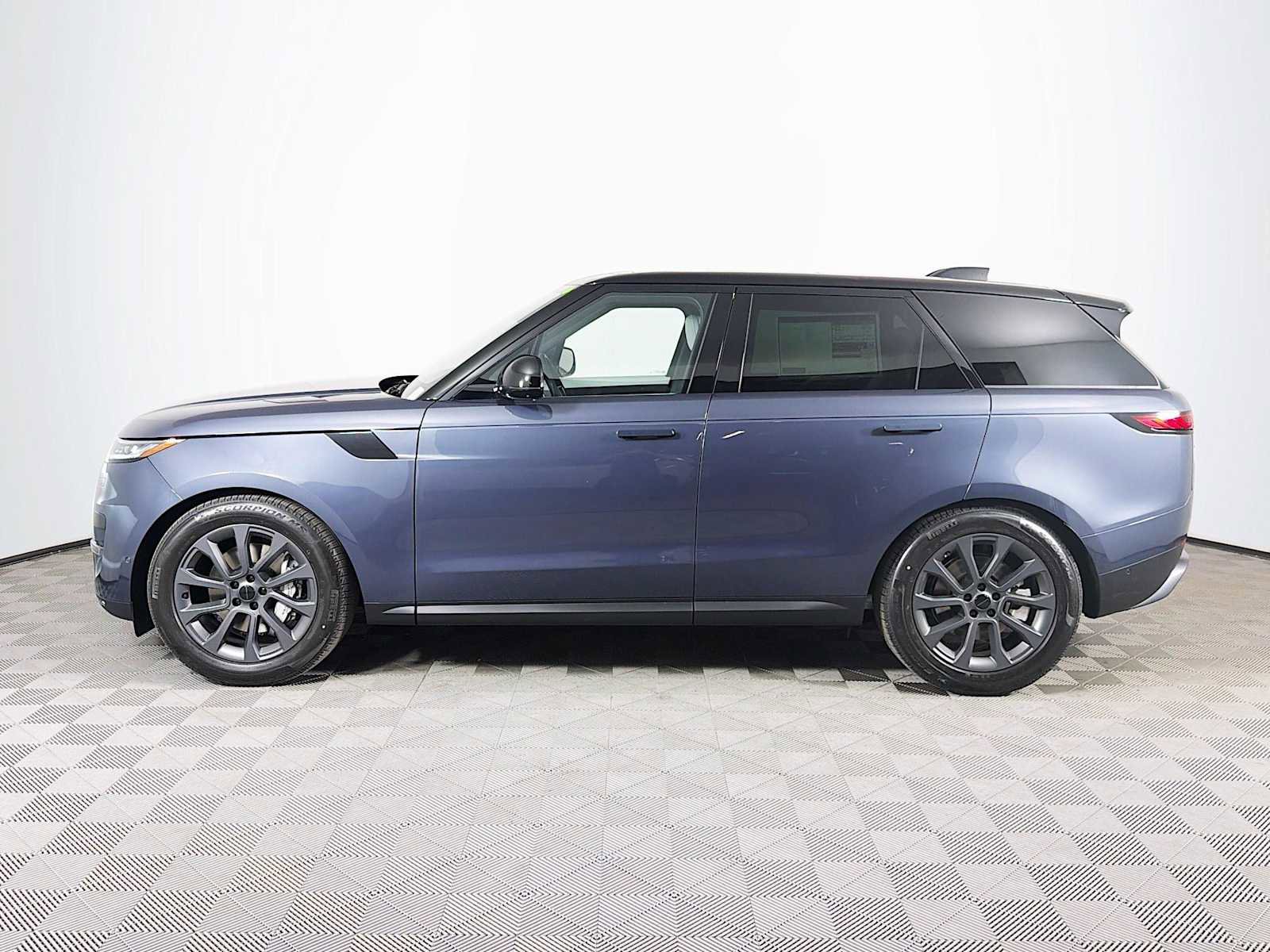 New 2026 Land Rover Range Rover Sport SE AWD/4WD image 7