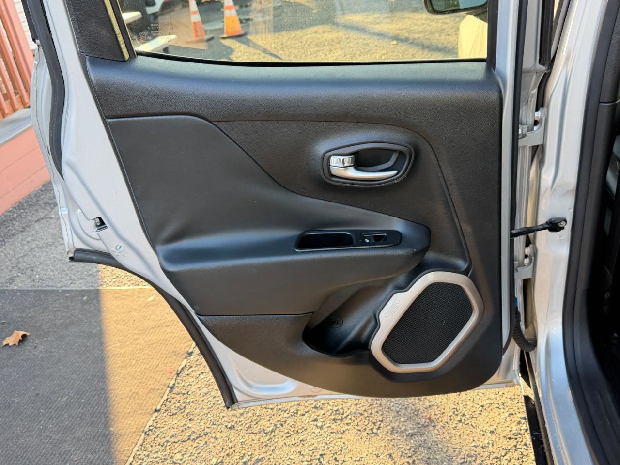 Used 2015 Jeep Renegade Limited AWD/4WD image 30
