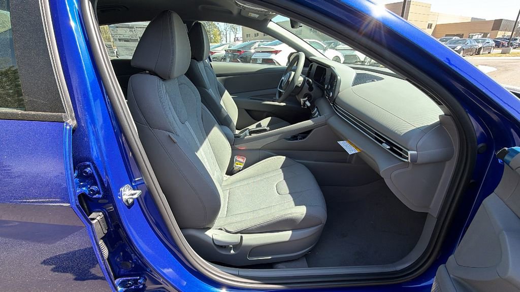 New 2026 Hyundai Elantra SE image 13