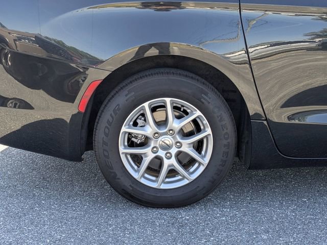 Used 2023 Chrysler Voyager LX image 10