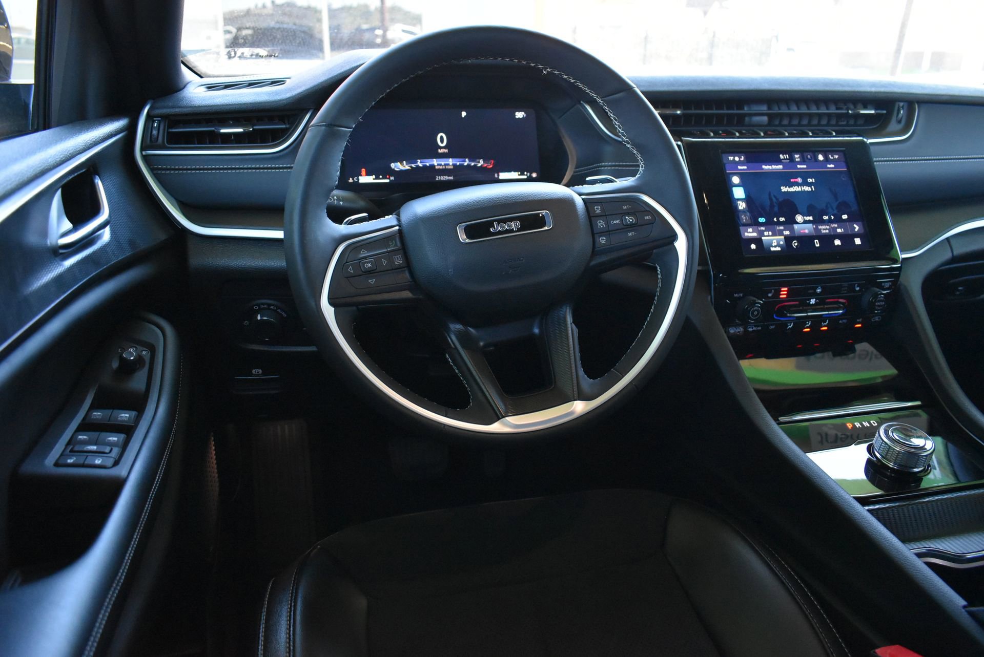 Used 2024 Jeep Grand Cherokee Altitude AWD/4WD image 18