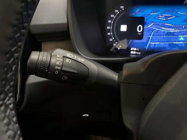 Used 2025 Volvo XC40 B5 Plus AWD/4WD image 36