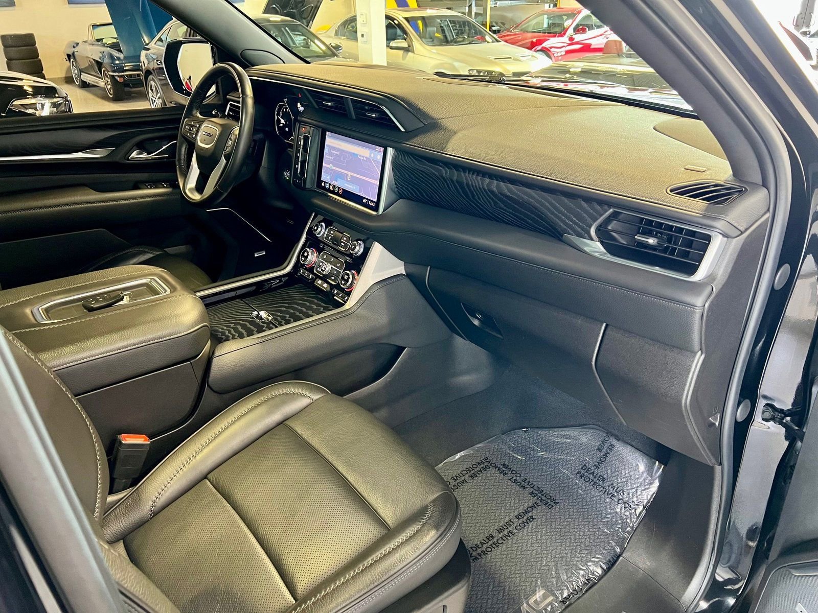 Used 2021 GMC Yukon Denali w/ Denali Premium Package image 15