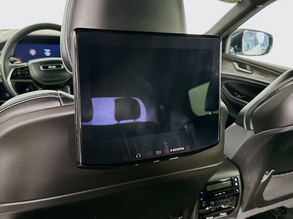 Certified 2025 Jeep Grand Cherokee L Overland w/ Rear Seat Video Group I AWD/4WD image 38