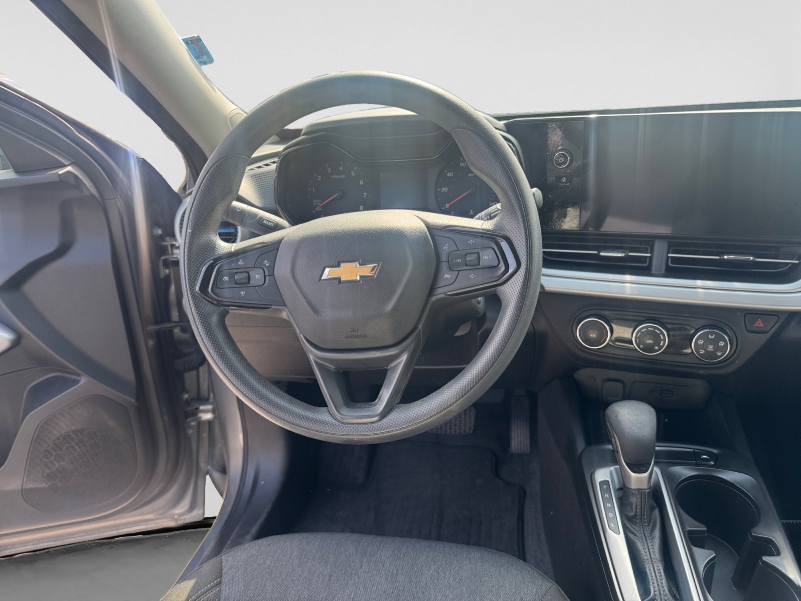 Used 2024 Chevrolet Trax LS w/ Driver Confidence Package FWD image 19