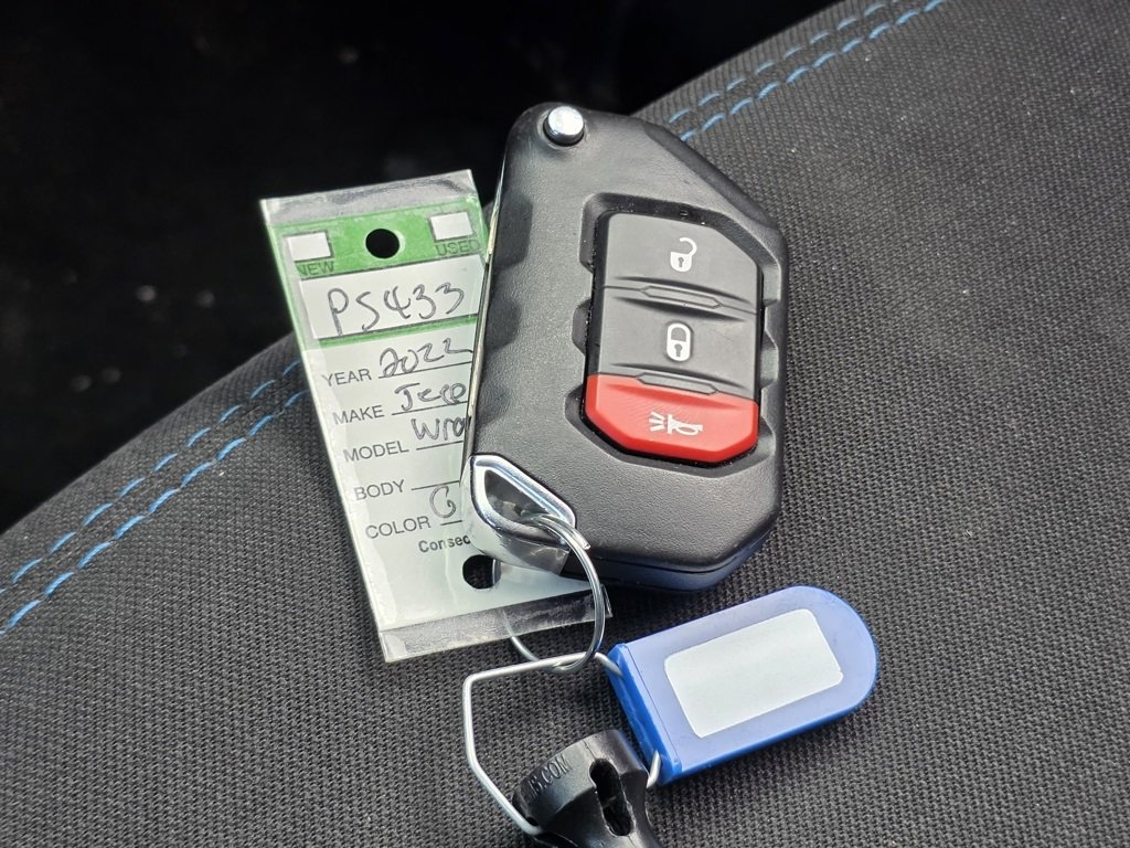 Used 2022 Jeep Wrangler Unlimited Rubicon 4xe image 35