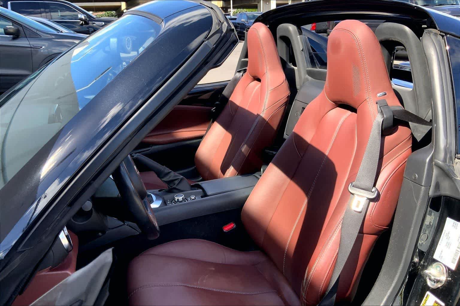 Used 2019 MAZDA MX-5 Miata RF Grand Touring w/ GT-S Package RWD image 11