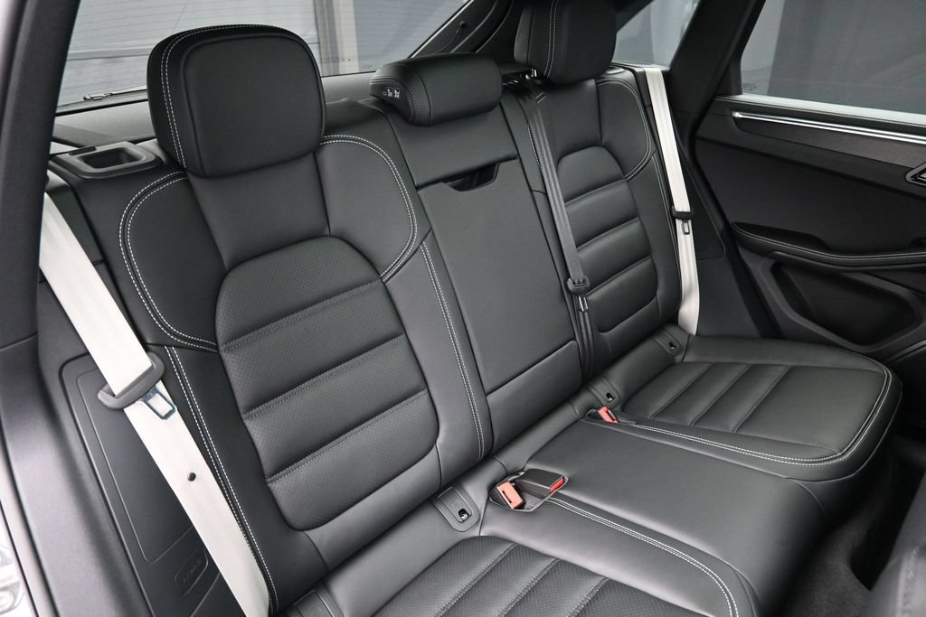 Certified 2026 Porsche Macan GTS AWD/4WD image 31