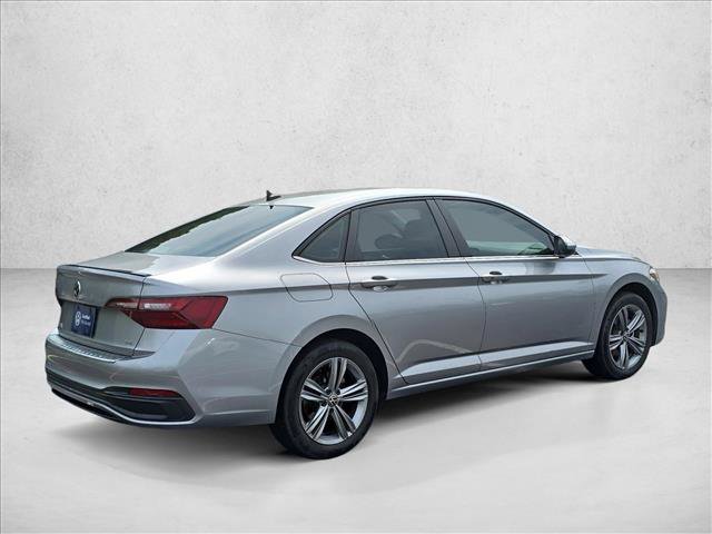 Used 2023 Volkswagen Jetta SE FWD image 5