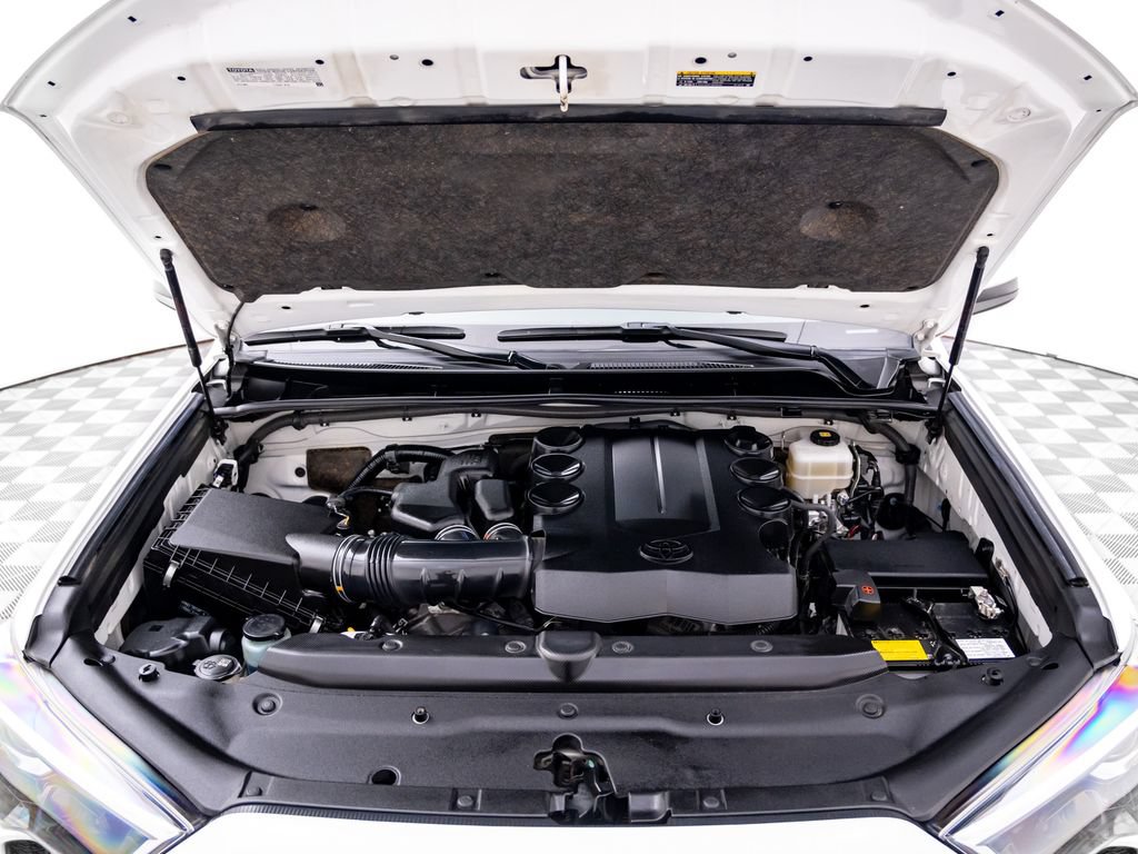 Used 2019 Toyota 4Runner SR5 AWD/4WD image 30