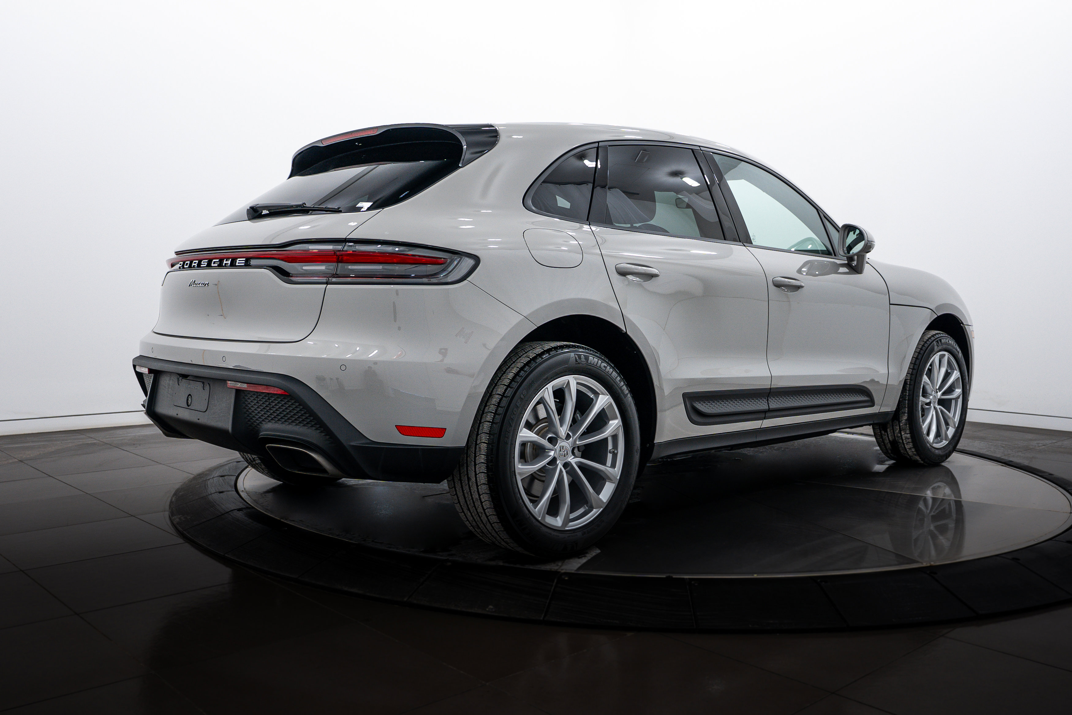 Certified 2026 Porsche Macan AWD/4WD image 7