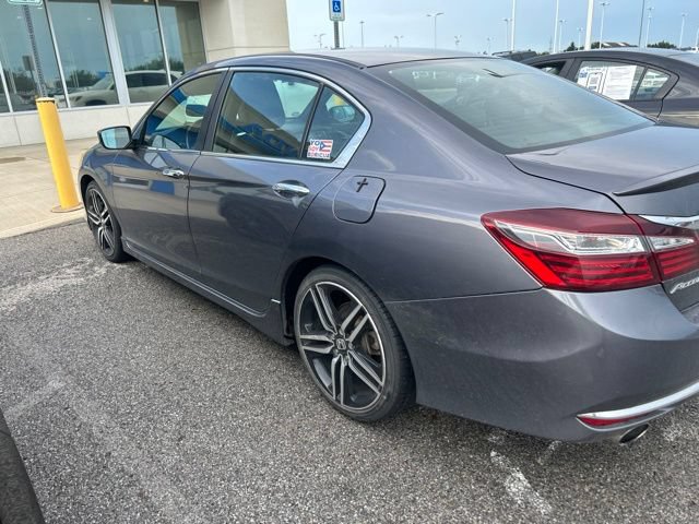 Used 2017 Honda Accord Sport image 4