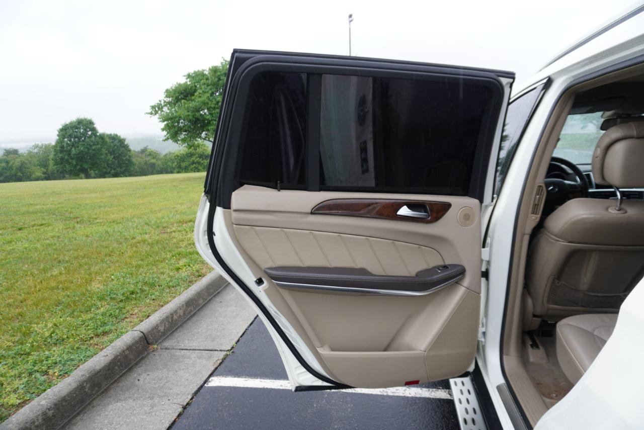 Used 2013 Mercedes-Benz GL 550 4MATIC image 19
