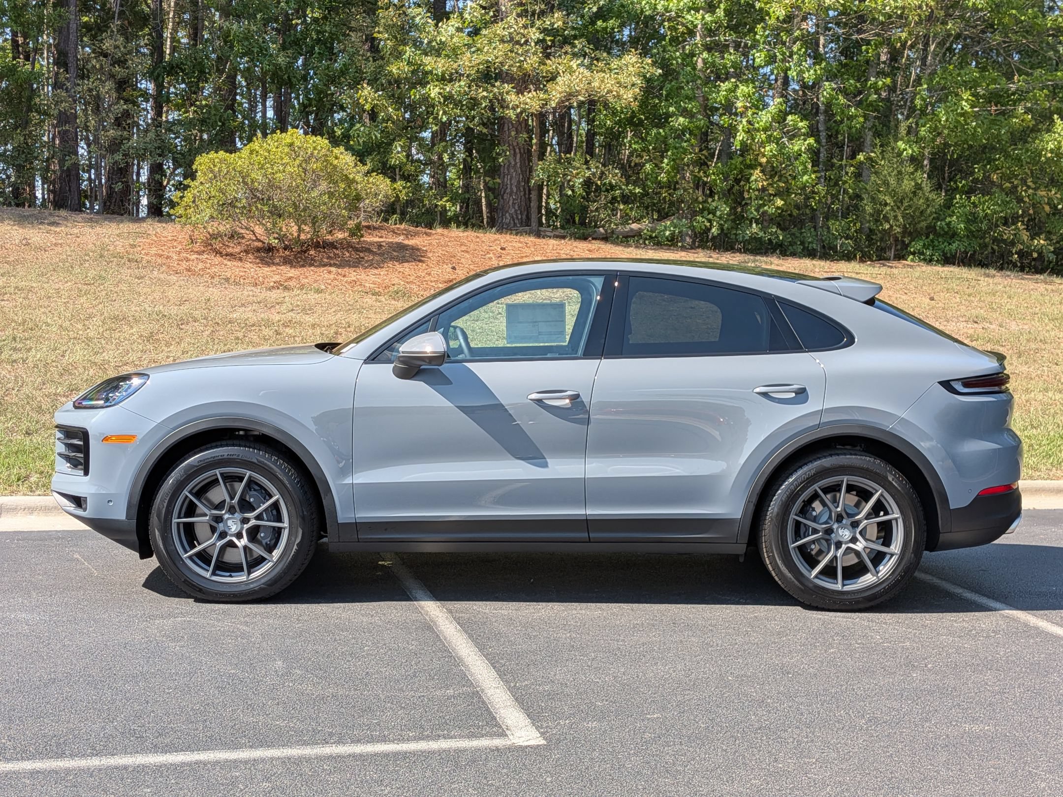 New 2026 Porsche Cayenne Coupe AWD/4WD image 2